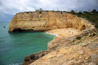 Portekiz 'deki anne kayalıkları