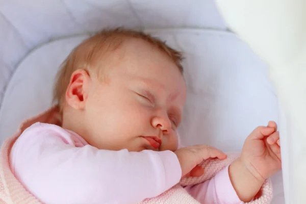 Dolce bambina che dorme — Foto Stock