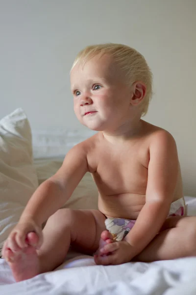 Baby playing in bed — Stock Photo, Image