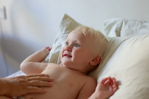 Baby playing in bed — Stock Photo, Image