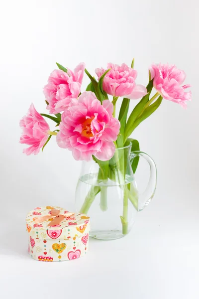 Bir cam kavanoza Pembe Laleler