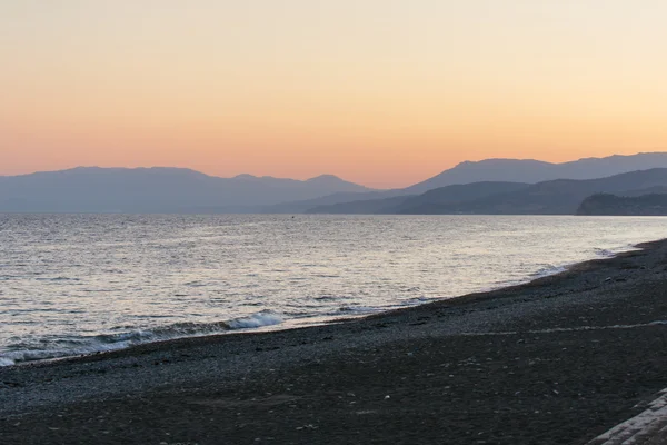 Закат на морском побережье Крыма — стоковое фото