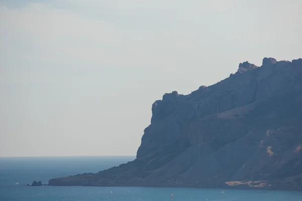 Veduta della roccia sul mare — Foto Stock