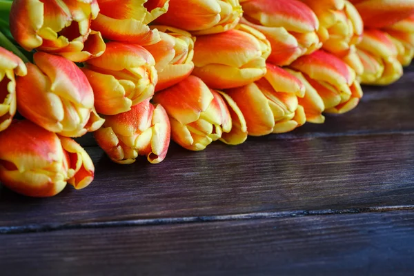 Kırmızı ve Sarı Lale buketi