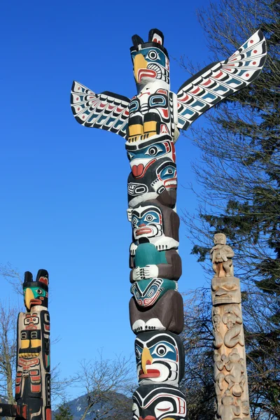 Totem Poles in Stanley Park. — Stock Photo, Image
