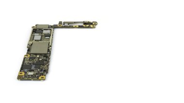 Akıllı telefon devre kartı üzerine beyaz izole