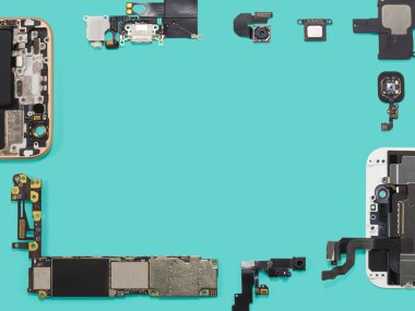 Akıllı telefon bileşenleri izole düz Lay