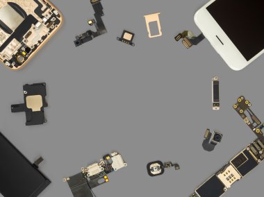 Akıllı telefon bileşenleri izole düz Lay