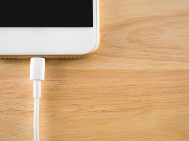 Akıllı telefon USB kablo ile şarj