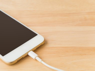 Akıllı telefon USB kablo ile şarj