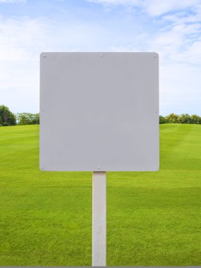 Güzel doğa arka plan üzerinde yol işareti