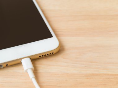 Akıllı telefon USB kablo ile şarj