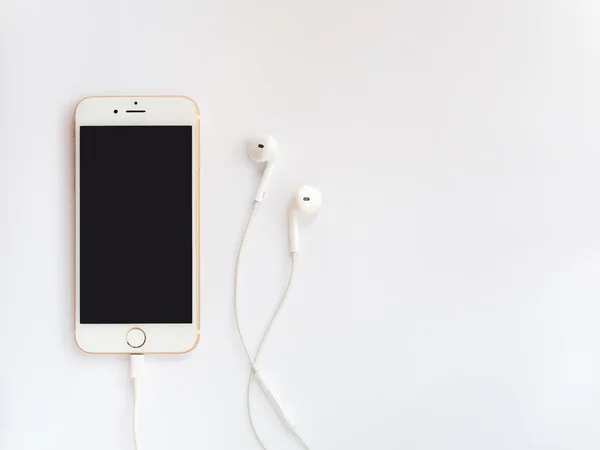 Apple iphone7 mockup ve elma Earpods mockup