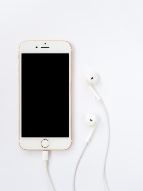 Apple iphone7 mockup ve elma Earpods mockup