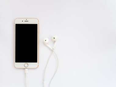 Apple iphone7 mockup ve elma Earpods mockup