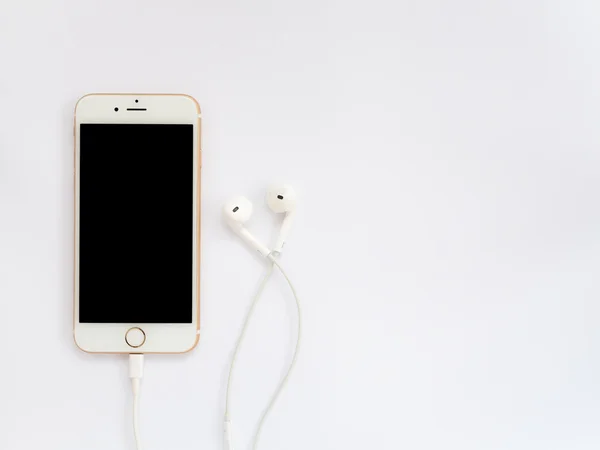 Apple iphone7 mockup ve elma Earpods mockup