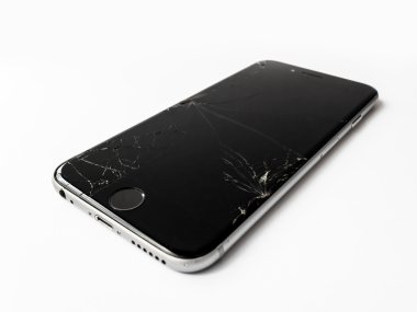 Kırık ekran ile kırık Apple iphone 6