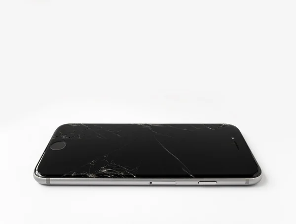 Kaputtes Apple-iPhone 6 mit geknacktem Bildschirm — Stockfoto