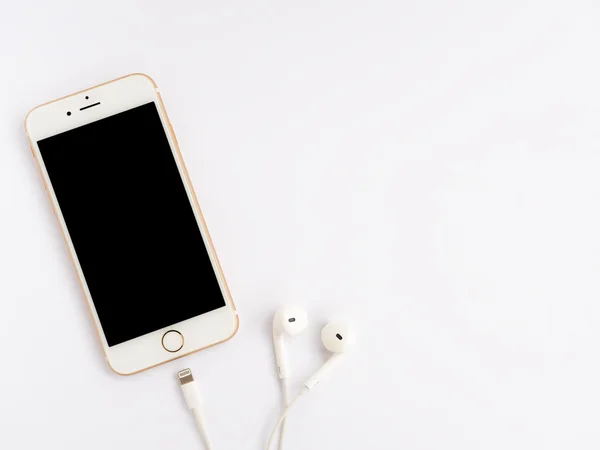 Apple iphone7 mockup ve elma Earpods mockup