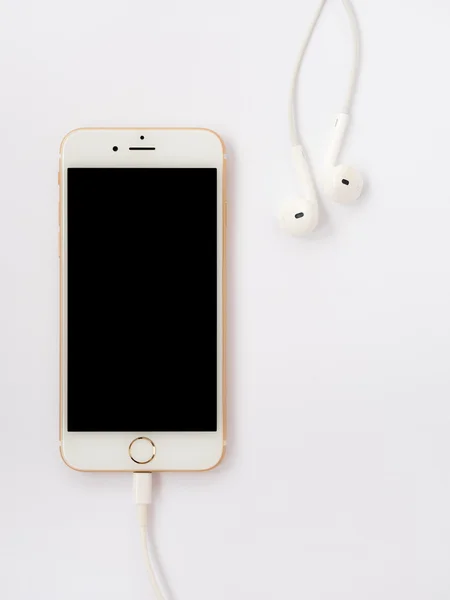 Apple iphone7 mockup ve elma Earpods mockup