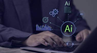 İş adamı, veri analizi, üretken yapay zeka, otomasyon ve strateji gösteren bir yapay zeka ile bir yapay zeka ekosistem paneli kullanır..