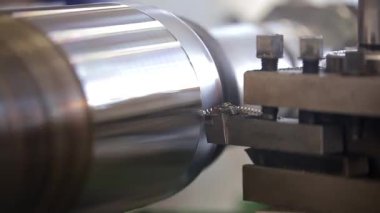    Bir demiryolu tamir şirketinin atölyesi, makine işletimi