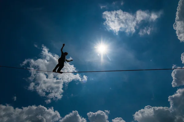 Highliner above the ground — Stock Photo, Image