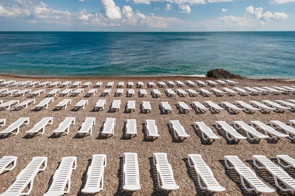 Beach with sunbeds — Stock Photo, Image