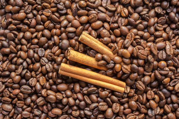 Palitos de canela y café — Foto de Stock