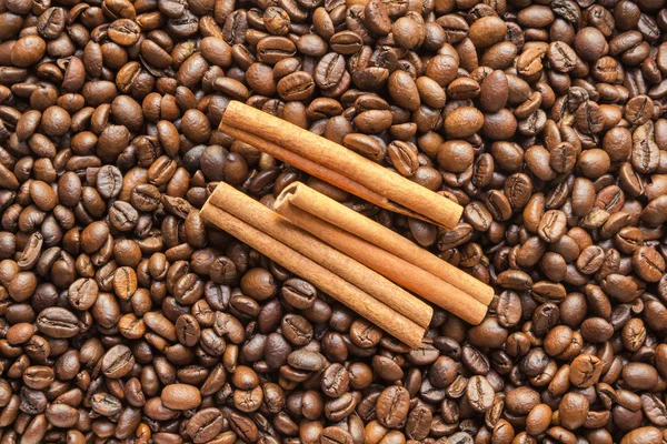 Palitos de canela y café — Foto de Stock