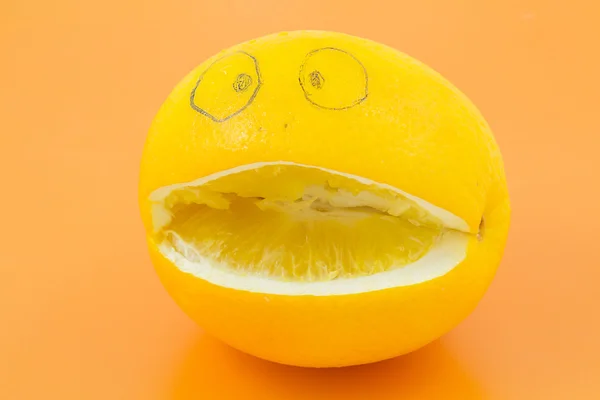 Смішний апельсин з обличчям . — стокове фото