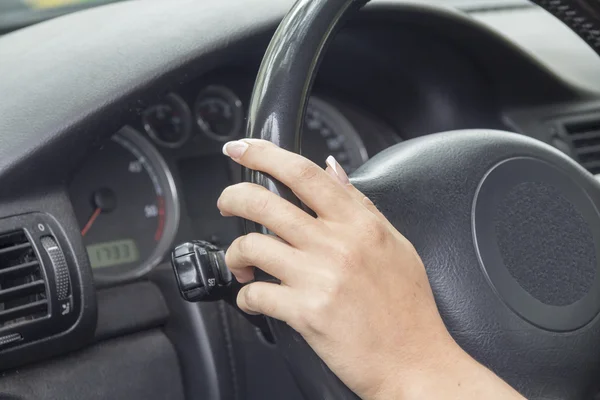 Manillar mano coche chica . — Foto de Stock