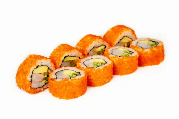 Sushi roll Kalifornie role na bílém pozadí, ingredience krevety, okurka, avokádo, létající rybí jikry, rýže, nori. Tradiční japonské jídlo. Pro jídelní lístek restaurace. — Stock fotografie