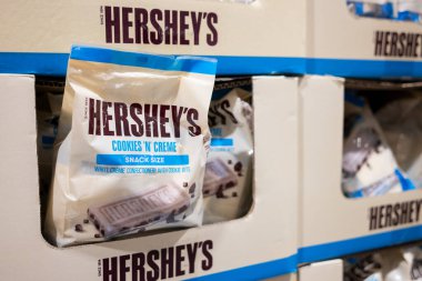 Hershey 'nin Kurabiyeleri ve Kremalı Çikolata Dükkanı Rafında sergilendi