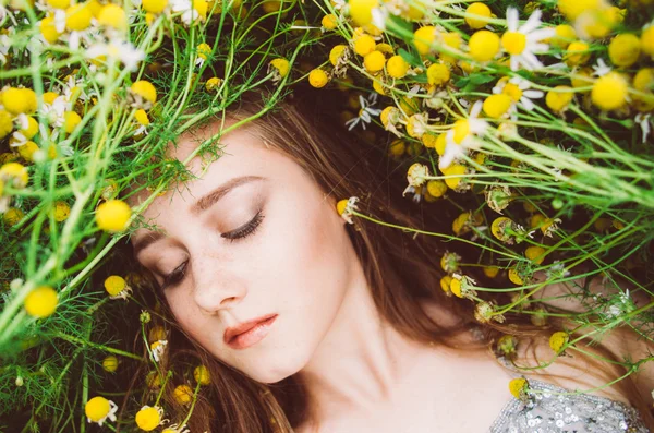 Retrato de menina com olhos fechados — Fotografia de Stock