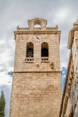 Torija, İspanya, - 11 Ekim 2025: İspanya 'nın Guadalajara ilindeki tarihi Torija kasabasındaki binaların ayrıntıları