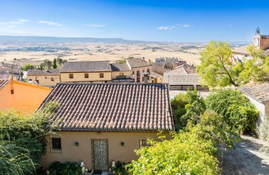 Hita, İspanya, - 11 Ekim 2025: İspanya 'nın Guadalajara ilindeki Hita kasabasının tarihi merkezindeki binaların ayrıntıları