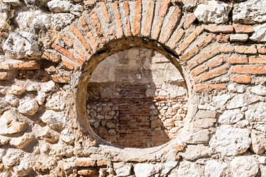 Hita, İspanya, - 11 Ekim 2025: İspanya 'nın Guadalajara ilindeki Hita kasabasının tarihi merkezindeki binaların ayrıntıları