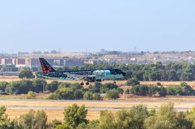 Madrid, İspanya - 07 Ekim 2025: İspanya 'nın Madrid kentindeki Adolfo Suarez Madrid Barajas Havalimanı' ndan kalkan.
