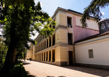 Madrid, İspanya, - 03 Mayıs 2021: Madrid 'deki Finca de Vista Alegre adlı halk bahçeleri, İspanya