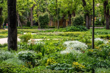 Madrid, İspanya, - 03 Mayıs 2021: Madrid 'deki Finca de Vista Alegre adlı halk bahçeleri, İspanya
