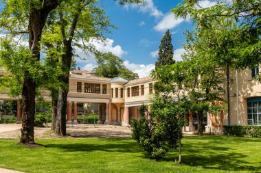 Madrid, İspanya, - 03 Mayıs 2021: Madrid 'deki Finca de Vista Alegre adlı halk bahçeleri, İspanya