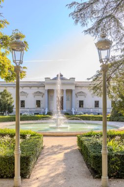 Madrid, İspanya - 10 Ekim 2022 Madrid 'deki Finca de Vista Alegre adlı halk bahçeleri, İspanya