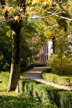 Madrid, İspanya, - 10 Kasım 2022: Madrid 'deki Finca de Vista Alegre adlı halk bahçeleri, İspanya