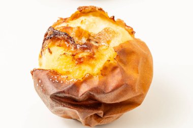 Elma, Reineta türünden, kızartma makinesinde kızartılmış.