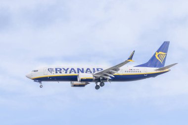 Madrid, İspanya - 09 Şubat 2026: Madrid, İspanya 'daki Adolfo Suarez Madrid Barajas Havalimanı' ndan bir Ryanair uçağı.