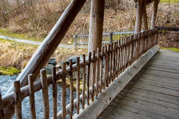 Meraviglioso ponte sul corso d'acqua in Germania — Foto Stock