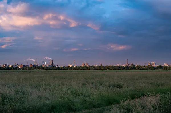 Sihirli ve renkli günbatımı yaz