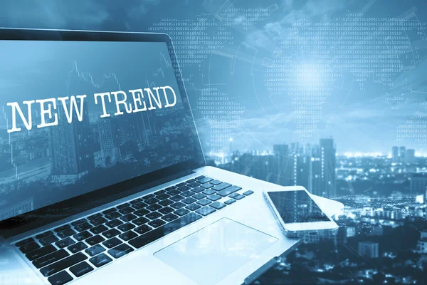 Yeni Trend: Gri bilgisayar monitör ekran. Dijital iş ve teknoloji kavramı.