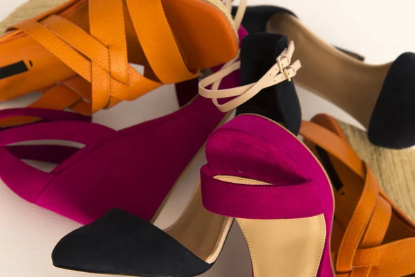 Bir sürü farklı Ayakkabı